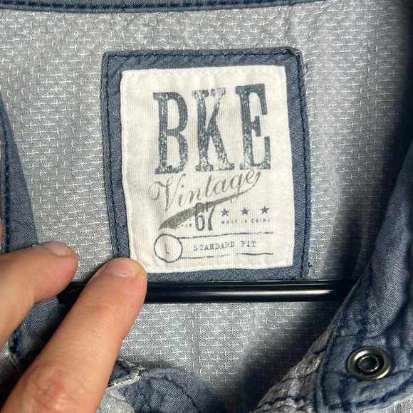 Buckle Short Sleeve Regular Fit Casual Button-Down Shirts for Men Size Large - Picture 2 of 4